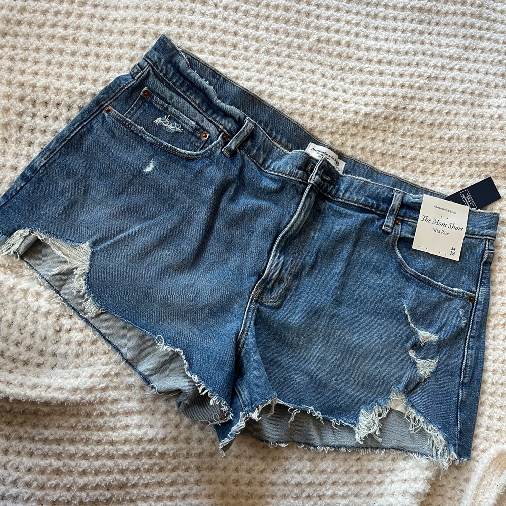 Abercrombie & Fitch mom shorts